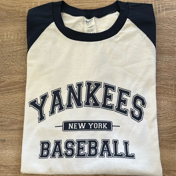 Gildan Other - NWOT NY Yankees Shirt